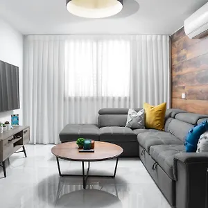 Apartment צופית אירוח: Cozy With Versatile Layouts, Eilat